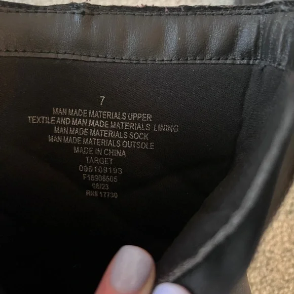 UNIVERSAL THREAD WOMEN’S BLACK CHUNKY HEEL BOOTS WITH INSIDE ZIPPER FAUX LEATHER - Picture 5 of 6